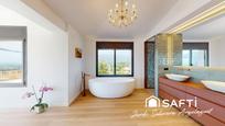 Bathroom of House or chalet for sale in Banyoles  with Air Conditioner, Heating and Terrace
