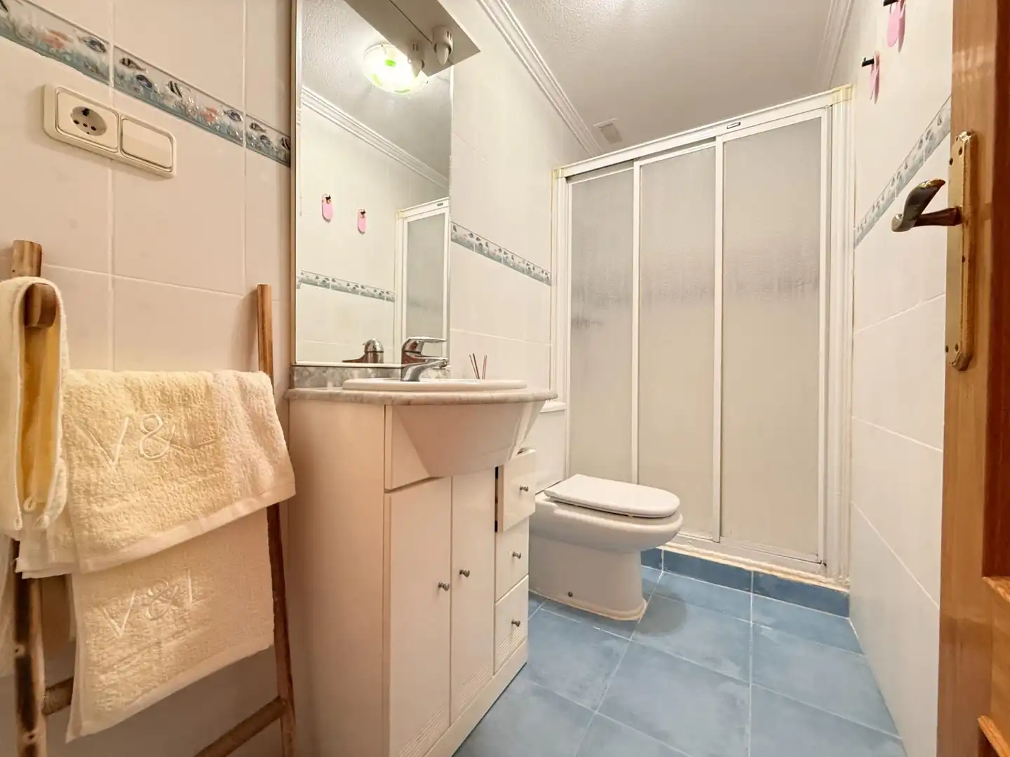 Bathroom of Houses for sale in Alicante / Alacant  with Air Conditioner, Heating and Terrace