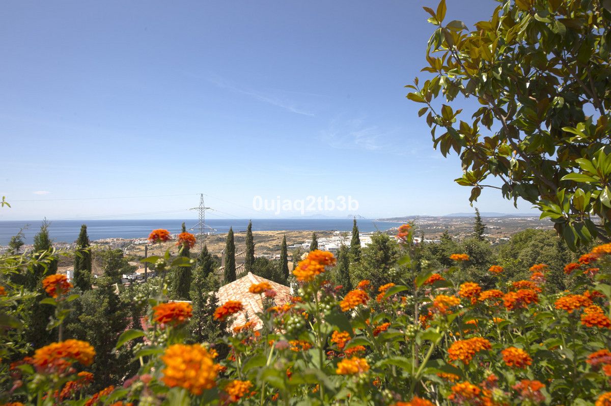 Exterior view of House or chalet for sale in Estepona  with Air Conditioner, Private garden and Terrace