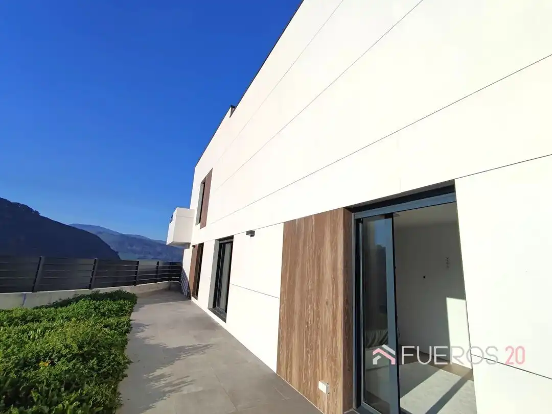Vista exterior de Casa adosada en venta en Zierbena con Calefacción, Jardín privado y Terraza