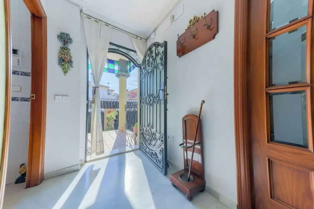 Houses for sale in Espartinas  with Air Conditioner, Private garden and Terrace