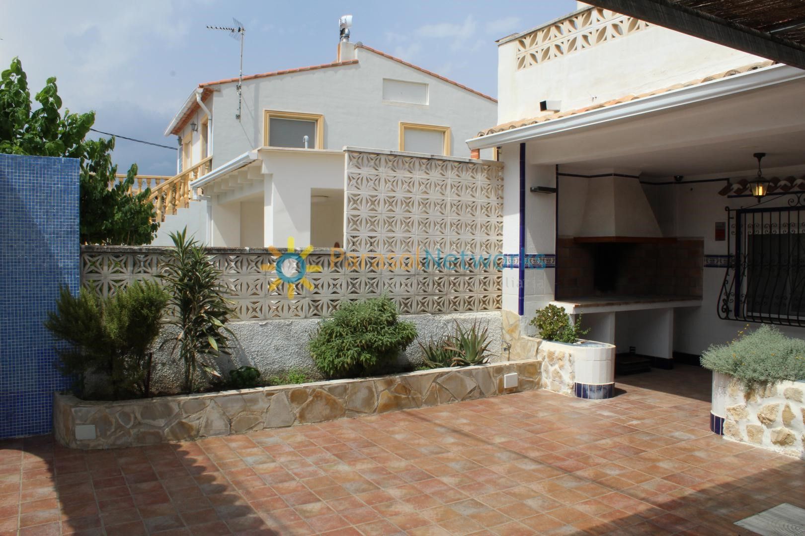 Exterior view of House or chalet to rent in Oliva  with Terrace, Furnished and Oven