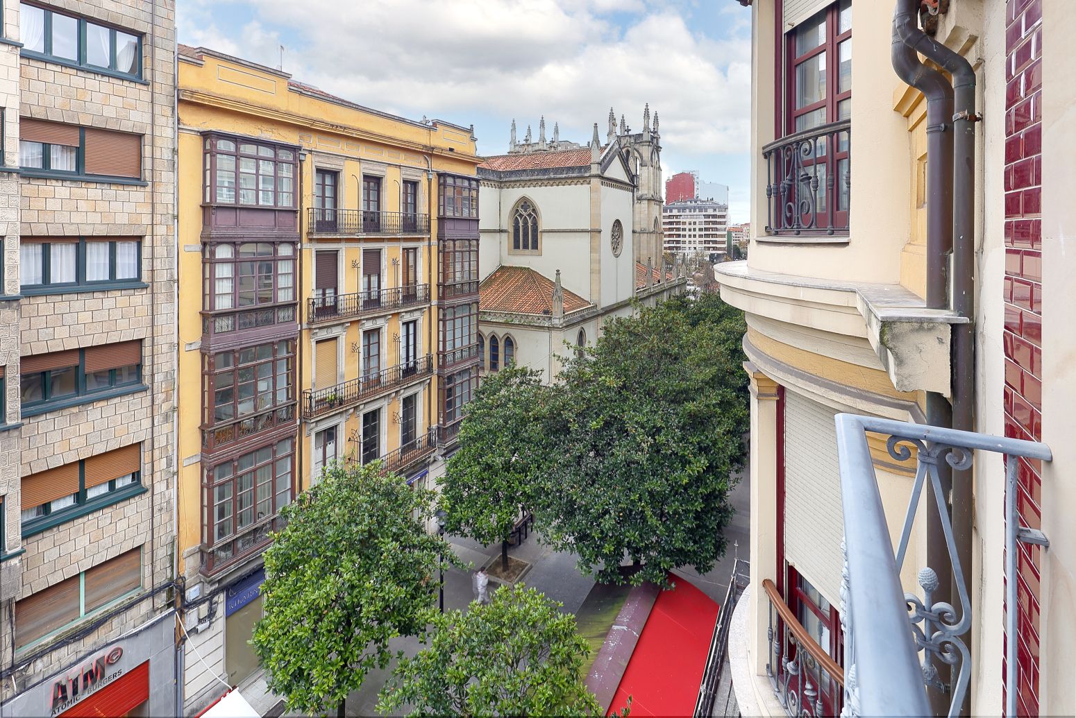 Vista exterior de Pis en venda en Gijón  amb Calefacció i Balcó