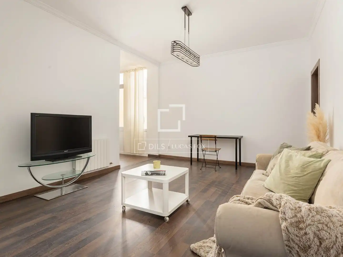 Sala de estar de Piso en venta en Barcelona con Calefacción, Parquet y Amueblado