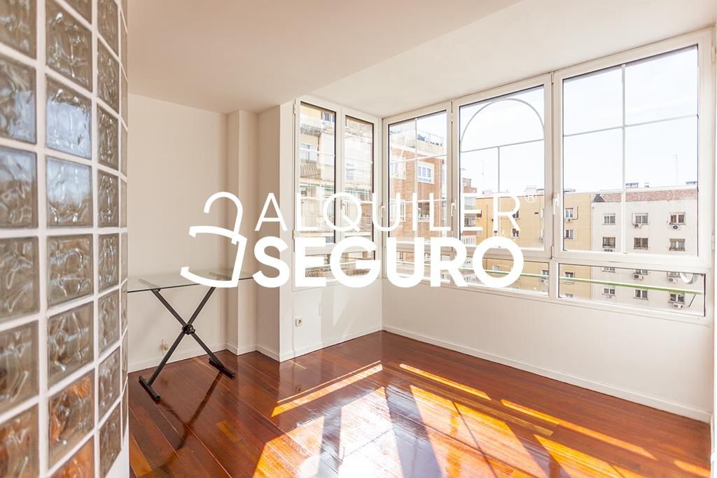 Bedroom of Flat to rent in  Madrid Capital  with Air Conditioner