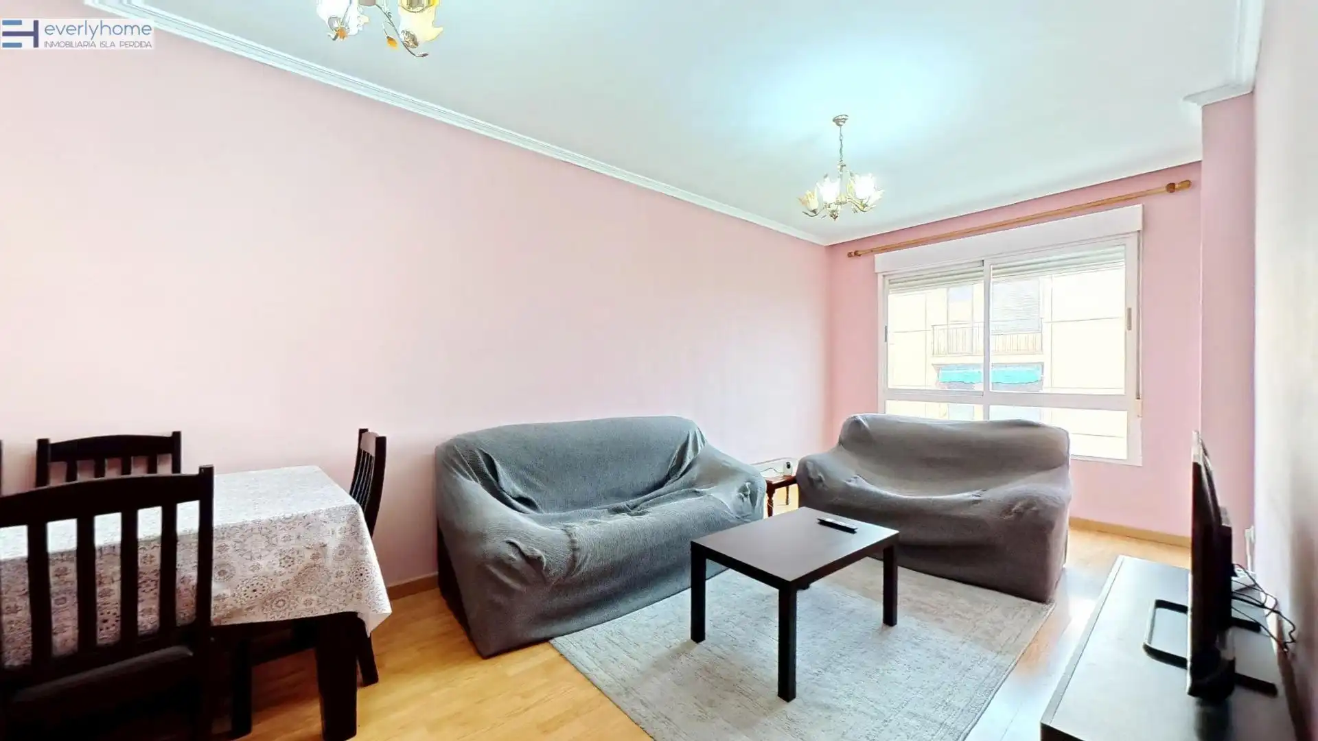 Sala de estar de Piso en venta en Castellón de la Plana / Castelló de la Plana con Parquet y Trastero