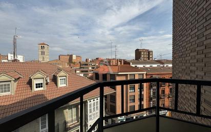 Exterior view of Flat for sale in Valladolid Capital  with Heating and Terrace