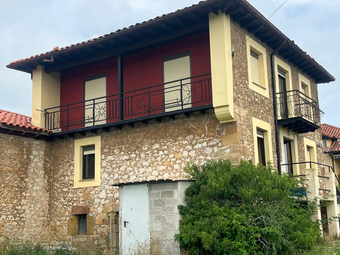 Vista exterior de Casa o xalet en venda en Camargo amb Calefacció, Jardí privat i Traster