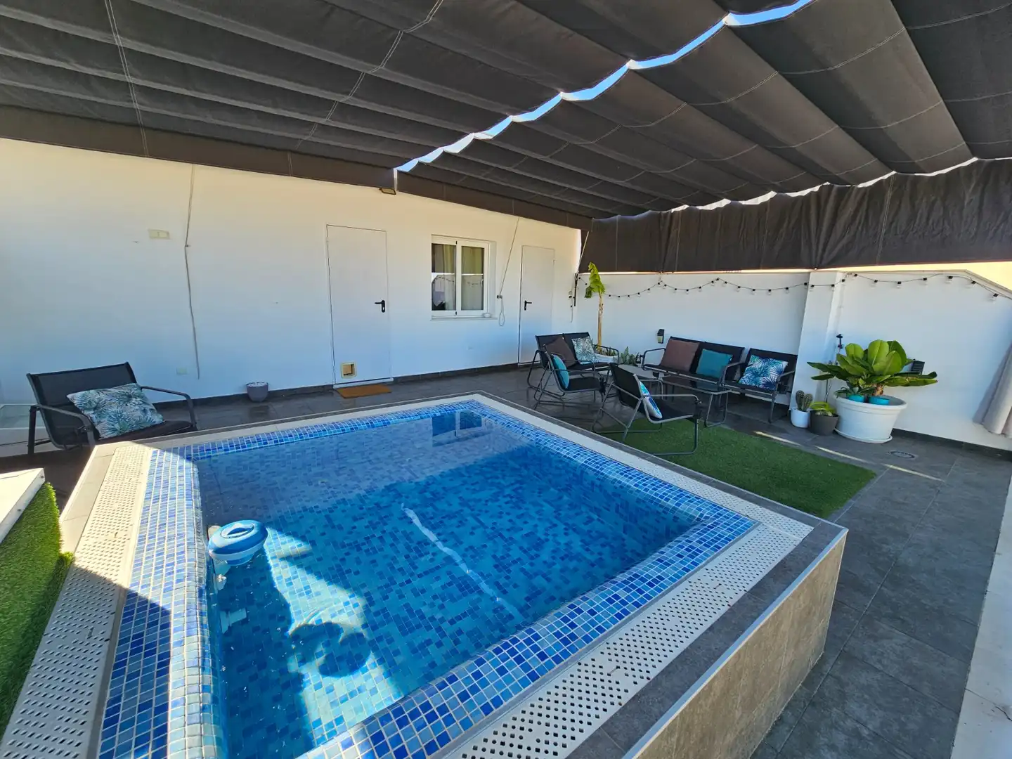 Piscina de Casa o chalet en venta en Dos Hermanas con Aire acondicionado, Calefacción y Jardín privado