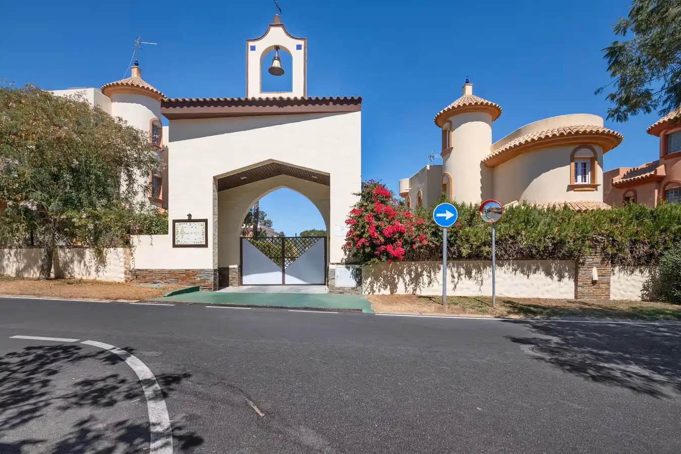 Vista exterior de Casa o chalet de alquiler en Islantilla con Aire acondicionado, Calefacción y Jardín privado