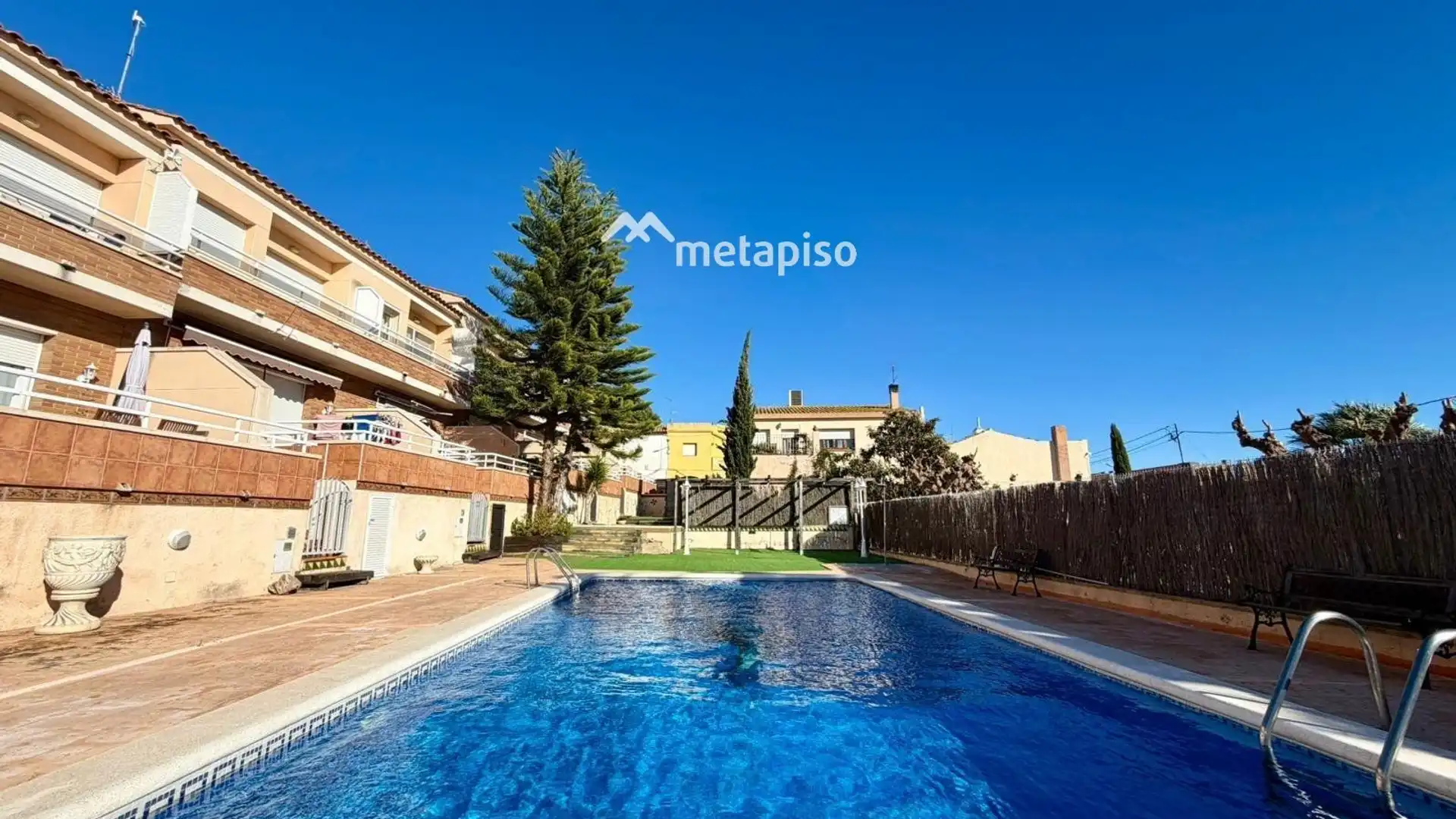 Piscina de Casa adosada en venta en Sant Jaume dels Domenys con Terraza, Piscina y Piscina comunitaria