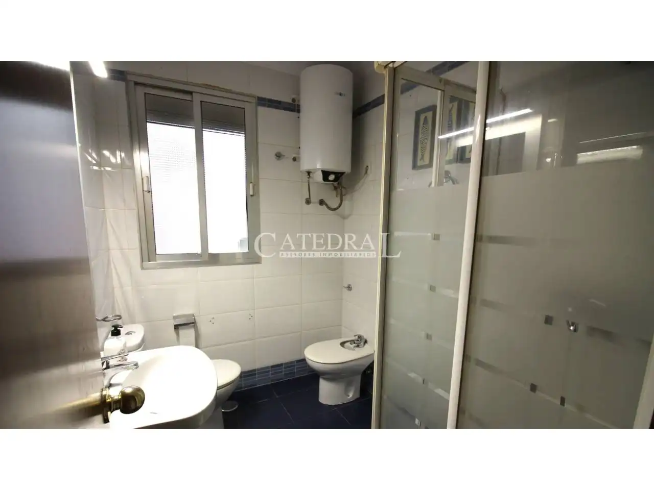 Bedroom of Flat for rent in Sevilla  with Air Conditioner and Balcony