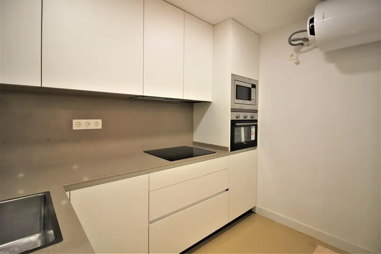 Cocina de Piso de alquiler en Almería con Aire acondicionado