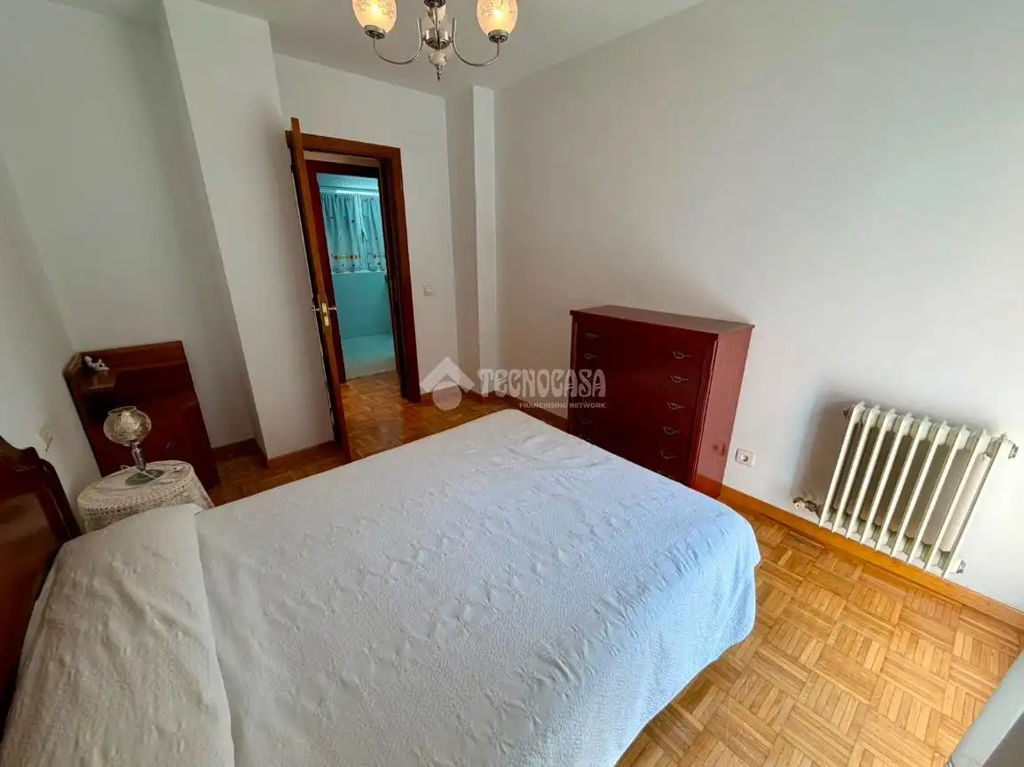 Habitación de Piso en venta en León Capital  con Calefacción, Parquet y Trastero