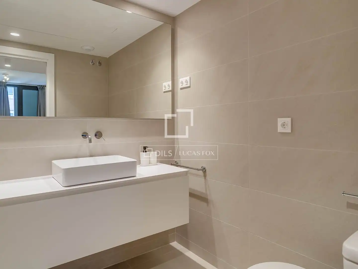 Bathroom of Flat for rent in Barcelona  with Air Conditioner, Parquet flooring and Furnished
