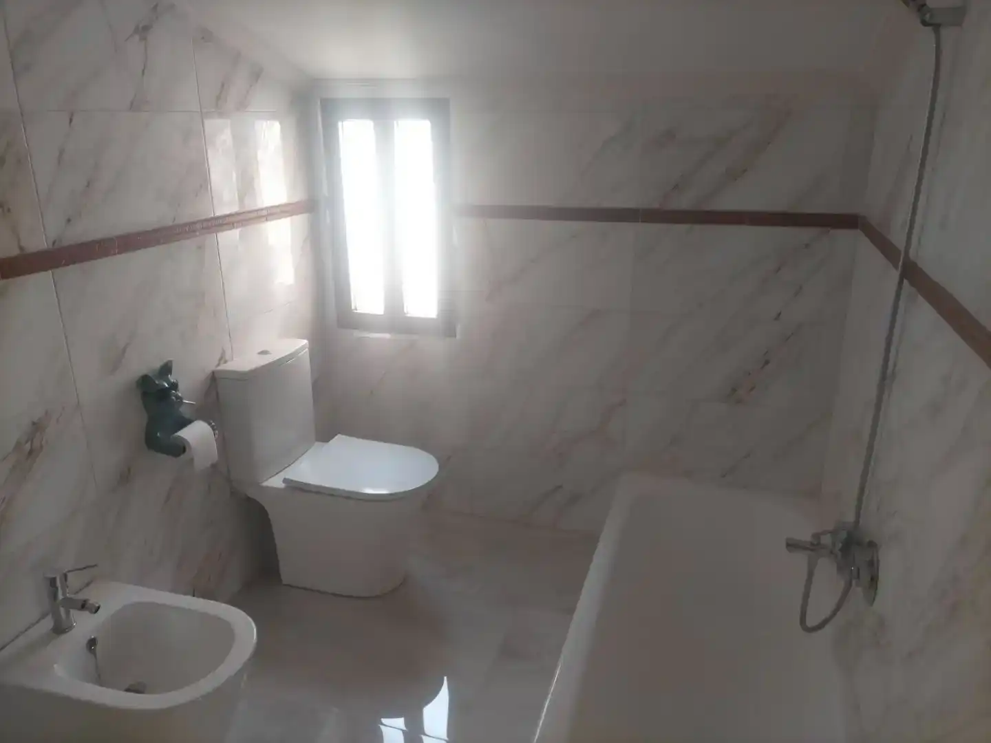 Bany de Casa o xalet en venda en Chiva amb Aire condicionat, Piscina i Balcó