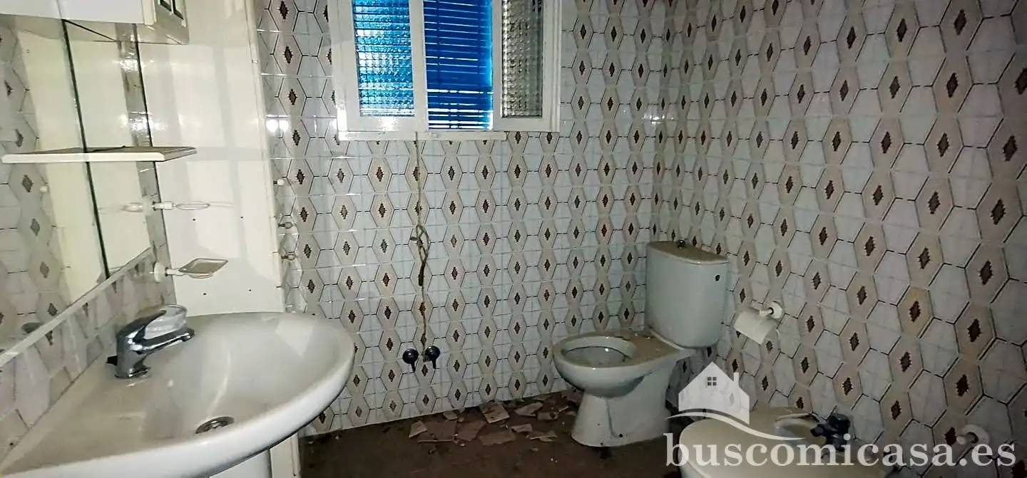 Bany de Casa o xalet en venda en Linares amb Aire condicionat, Terrassa i Traster