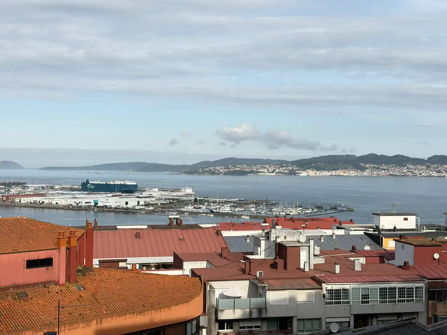 Vista exterior de Piso de alquiler en Vigo  con Calefacción, Parquet y Trastero