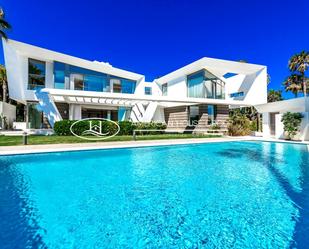 Swimming pool of House or chalet for sale in Marbella  with Air Conditioner, Terrace and Balcony