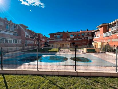 Swimming pool of Flat for sale in Velilla de San Antonio  with Air Conditioner, Heating and Terrace