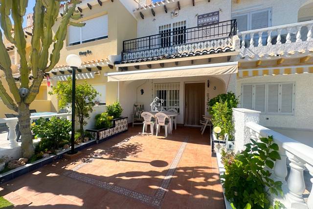 Casa-chalet en Alquiler en Cabo Roig