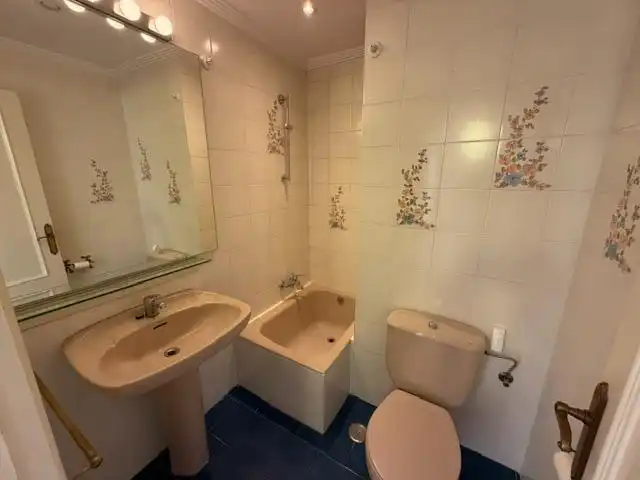 Baño de Piso en venta en León Capital  con Calefacción