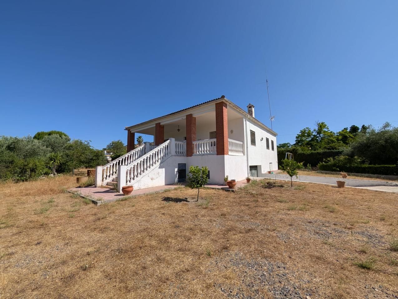 Vista exterior de Finca rústica en venda en Linares amb Jardí privat, Traster i Piscina