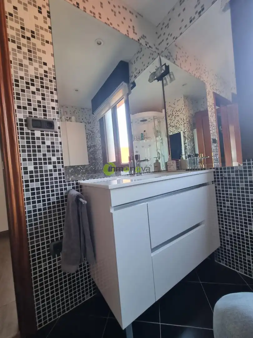 Baño de Casa o chalet en venta en Nigrán con Calefacción, Jardín privado y Trastero