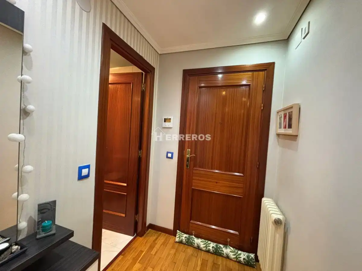 Pis en venda en  Logroño amb Calefacció, Parquet i Terrassa