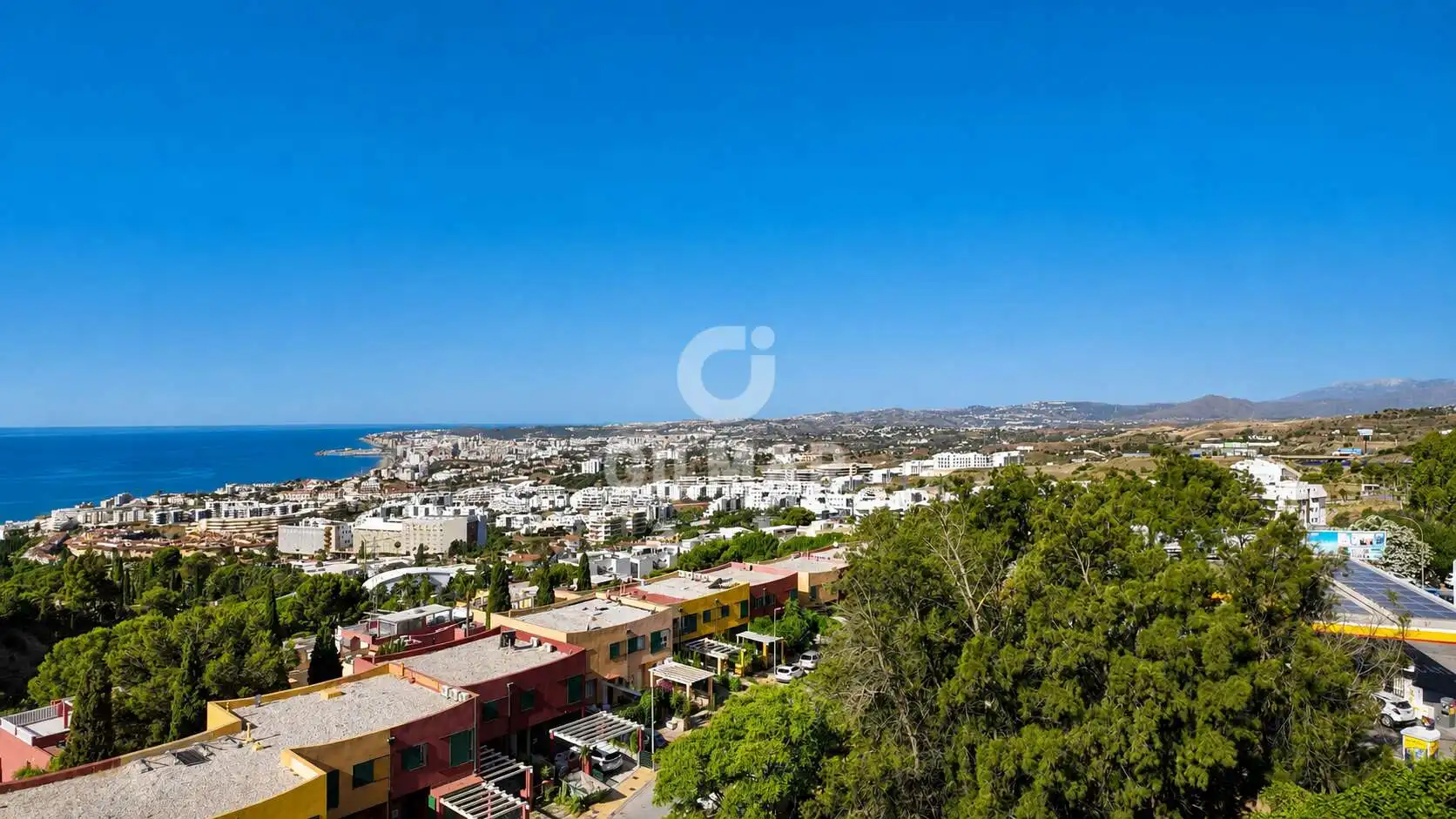 Vista exterior de Ático en venta en Benalmádena con Calefacción, Jardín privado y Trastero