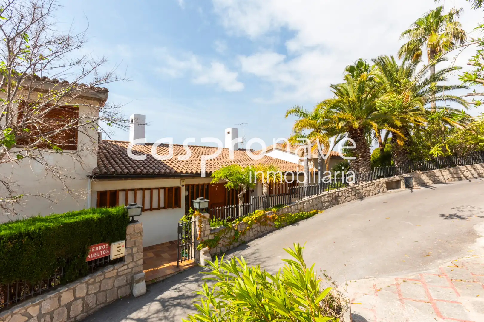Vista exterior de Casa o xalet en venda en Oropesa del Mar / Orpesa amb Jardí privat, Terrassa i Piscina