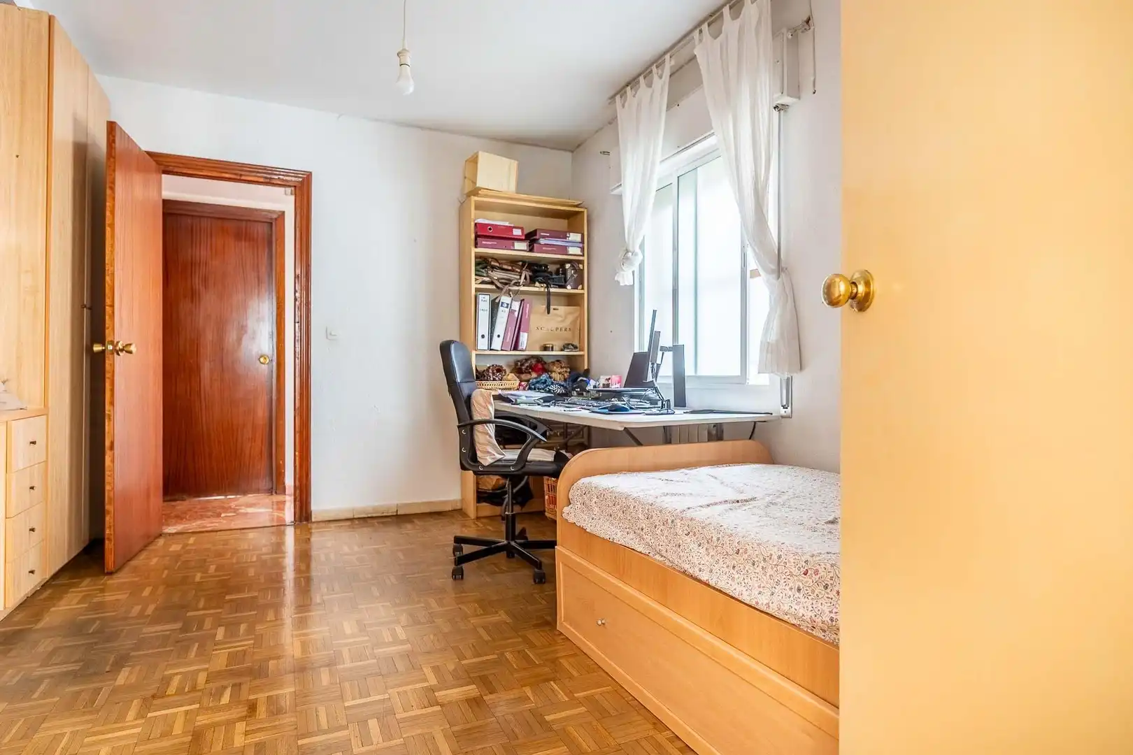 Bedroom of Flat for sale in Sevilla  with Air Conditioner, Terrace and Storage room