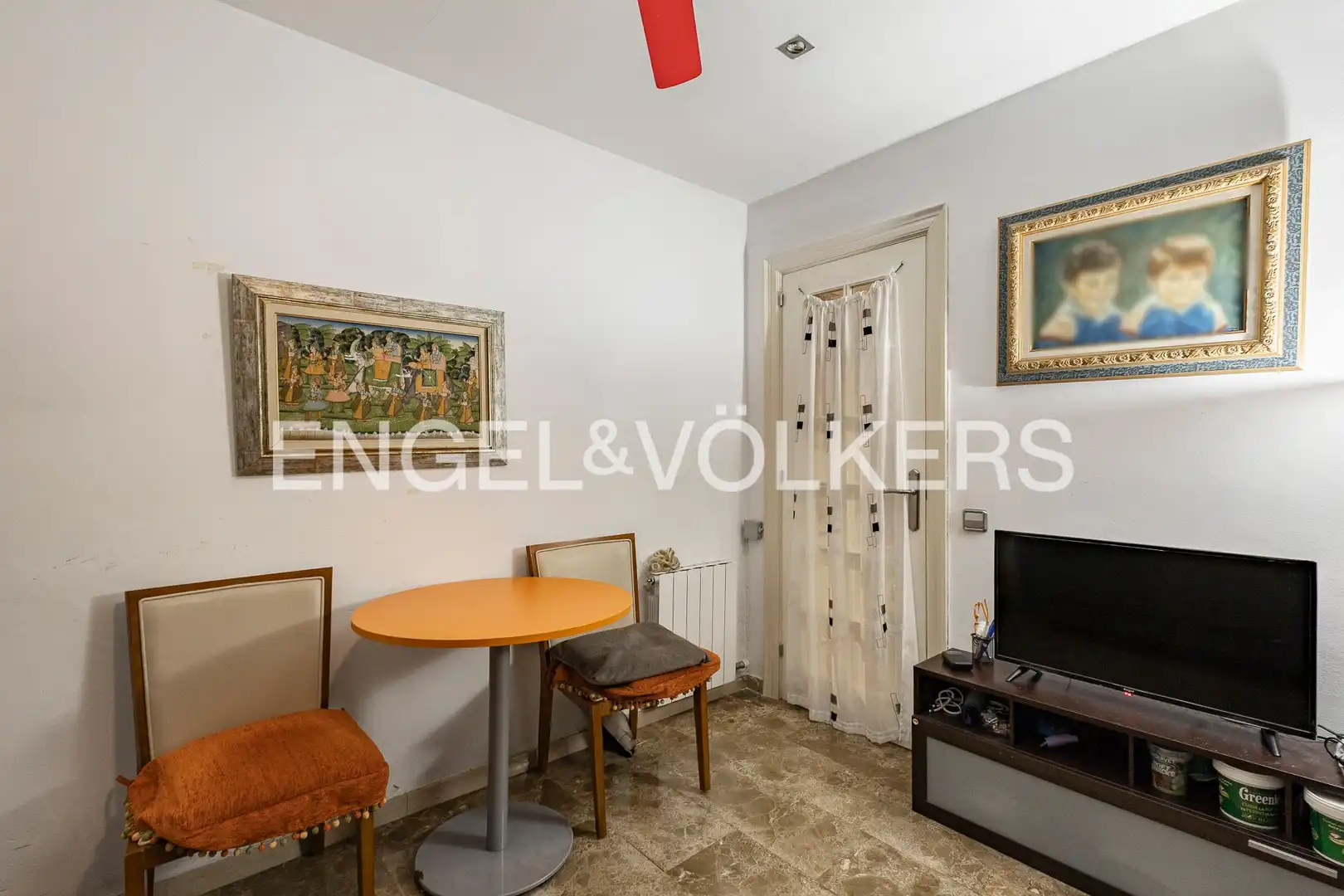 Comedor de Casa o chalet en venta en Sant Joan Despí con Aire acondicionado, Calefacción y Jardín privado