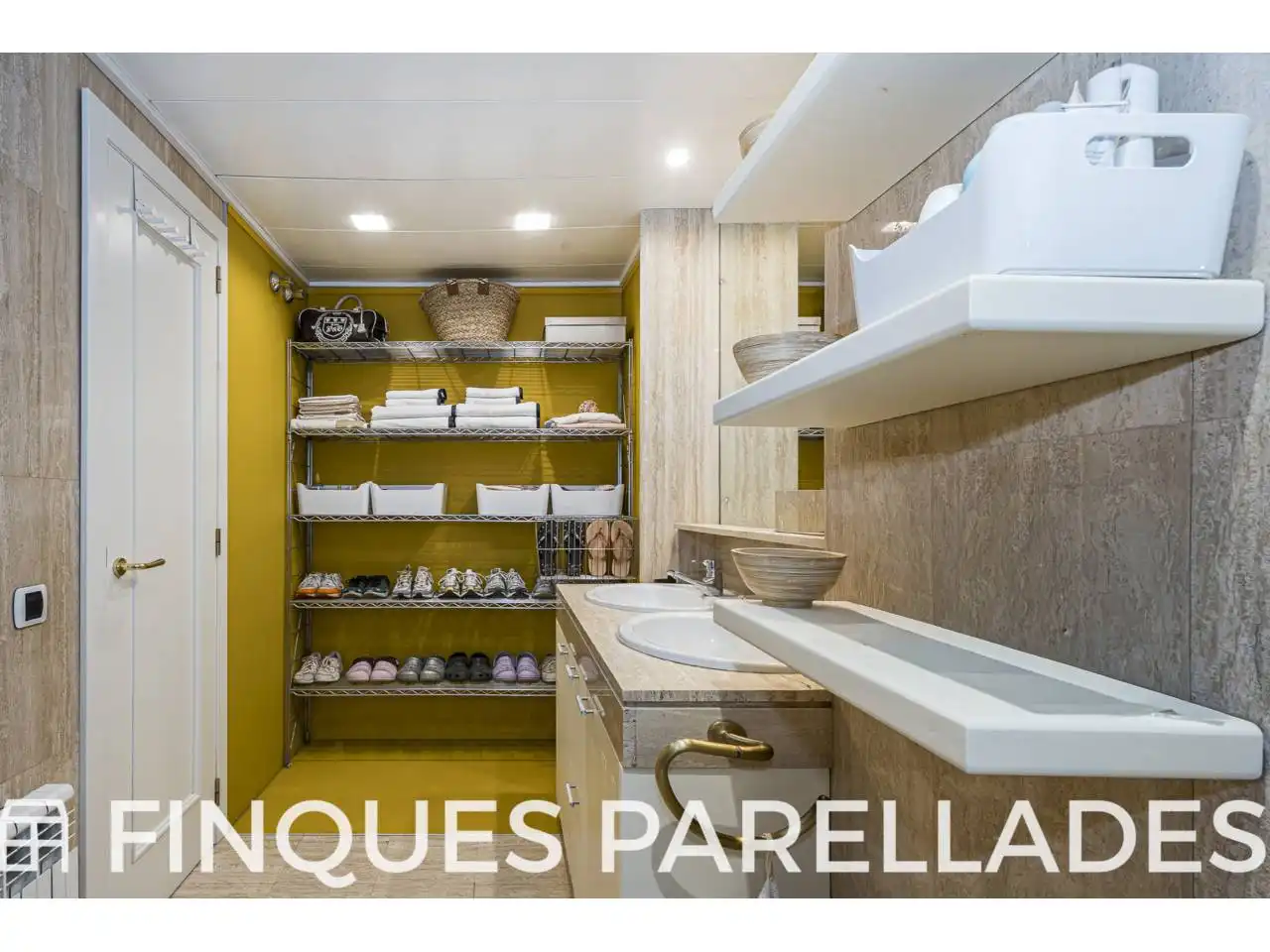 Bathroom of Flat for sale in Sitges  with Air Conditioner, Heating and Terrace