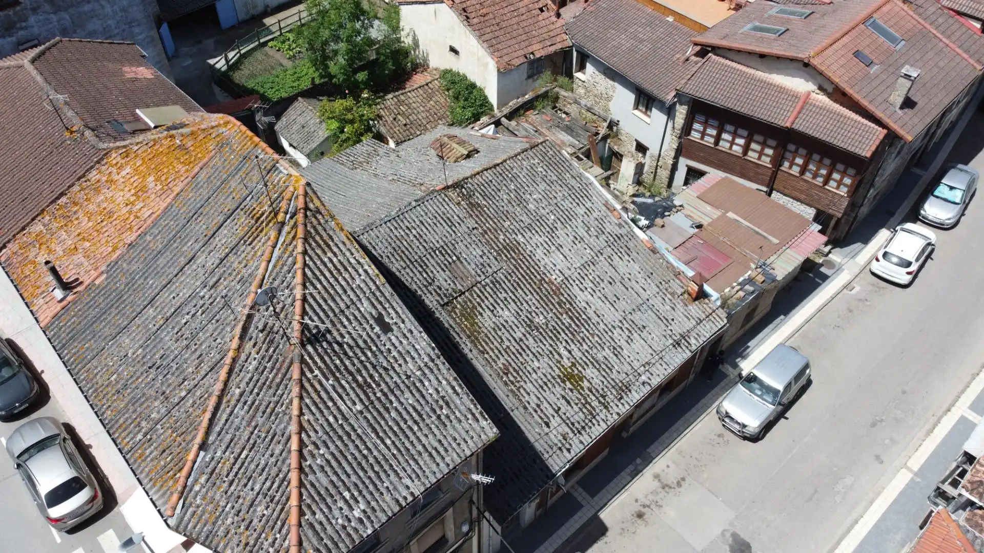 Vista exterior de Casa adosada en venda en Lena
