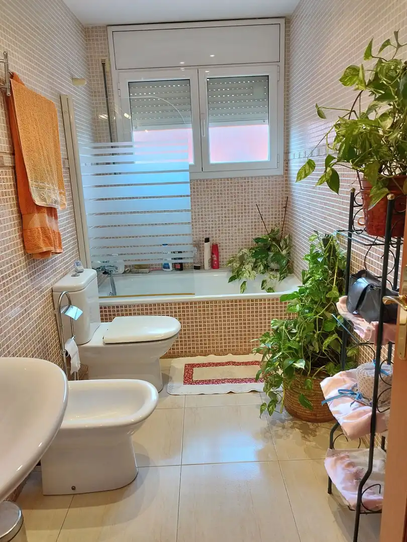 Baño de Casa o chalet en venta en Riudellots de la Selva con Aire acondicionado, Calefacción y Jardín privado