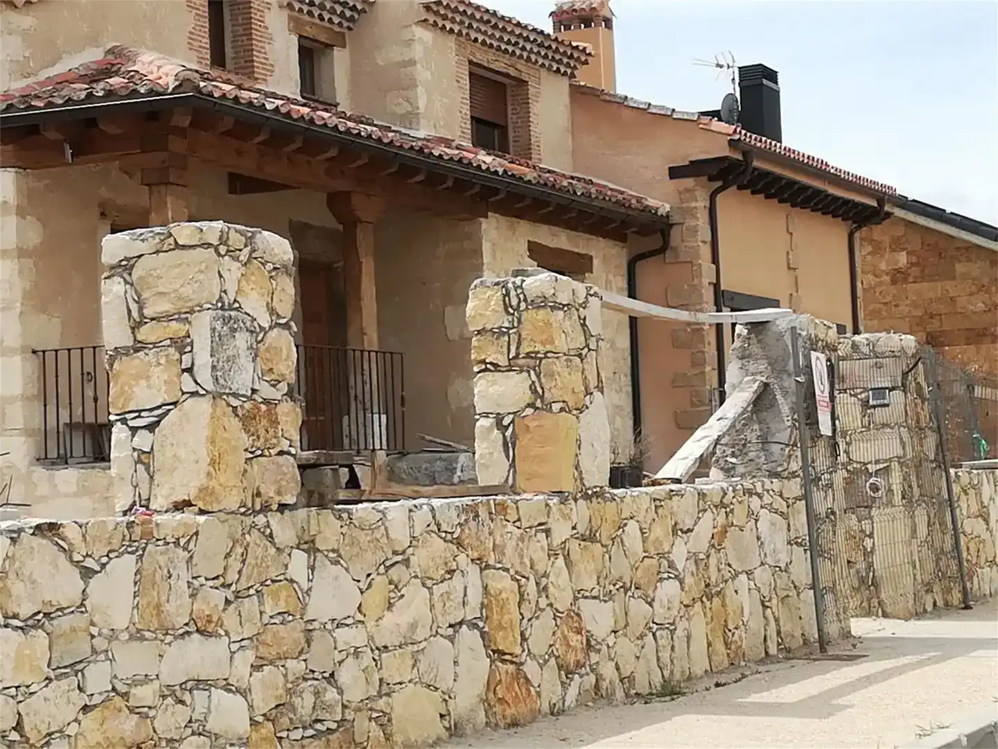 Vista exterior de Casa adosada en venda en Palazuelos de Eresma
