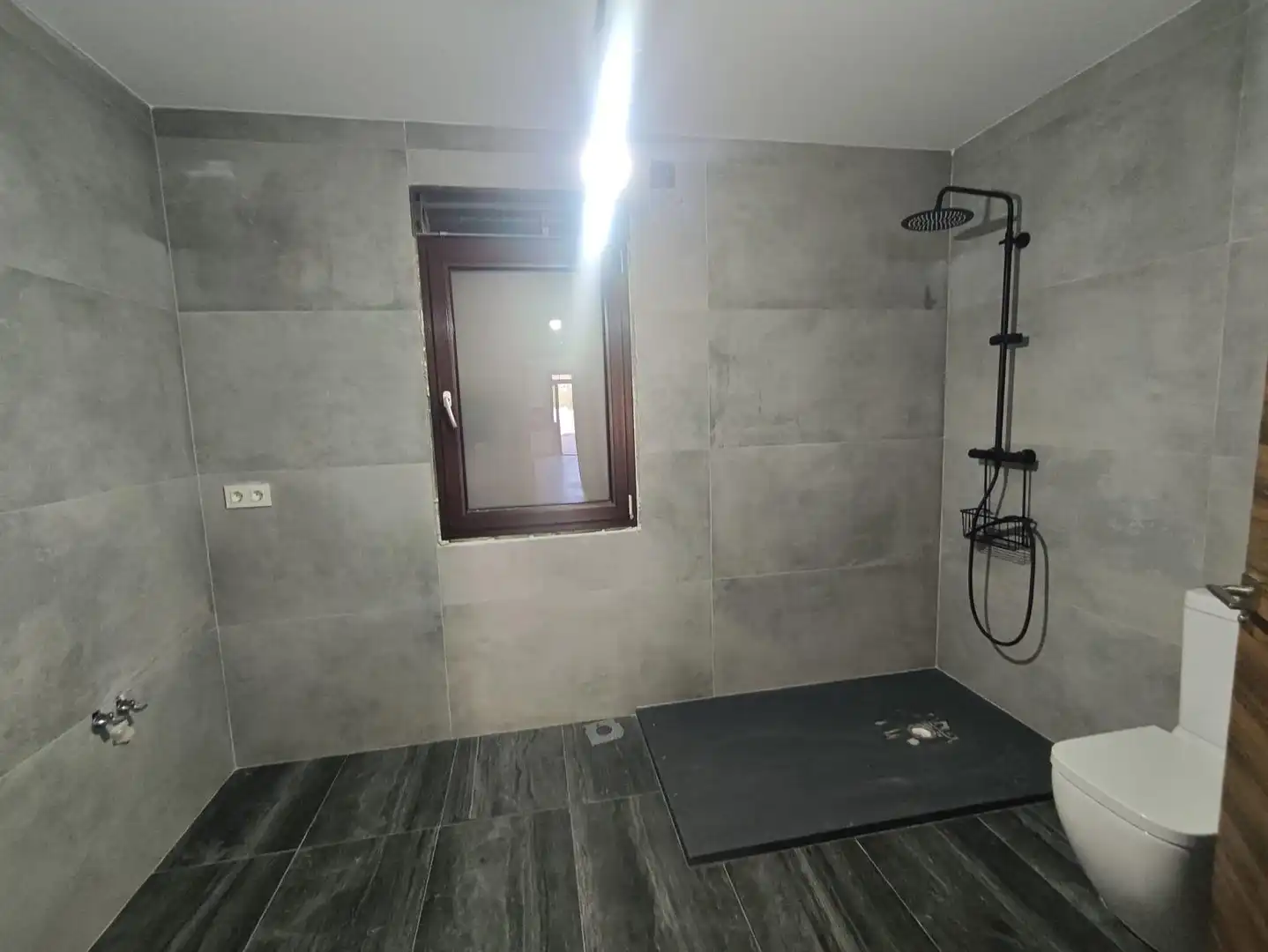 Bathroom of Houses for sale in Petrer  with Private garden, Terrace and Balcony