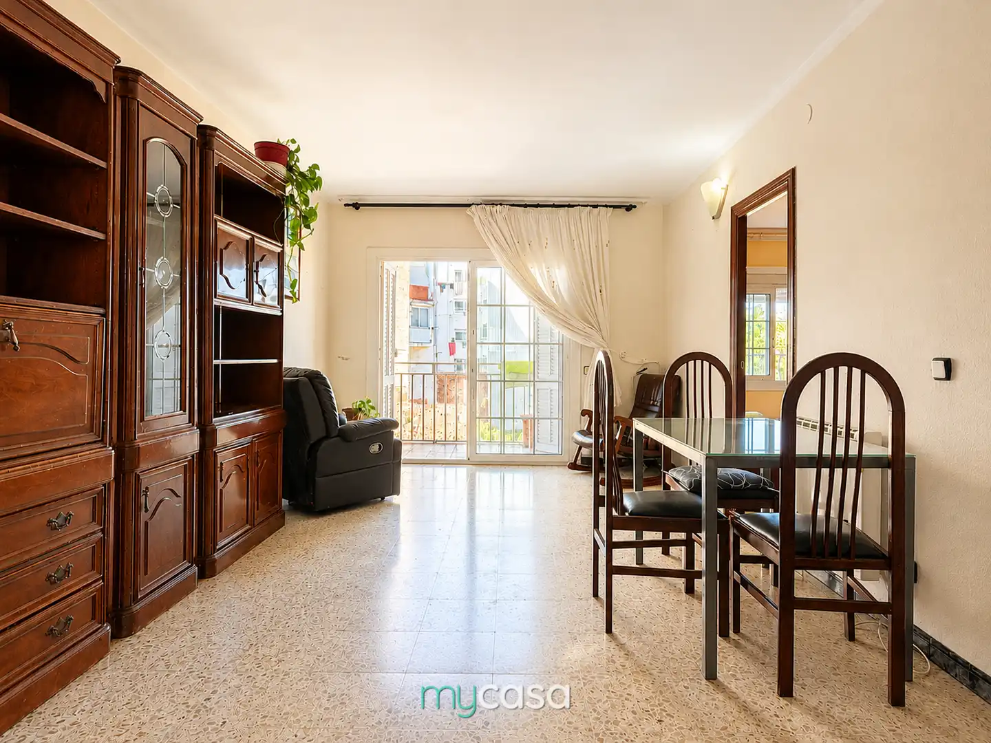Sala de estar de Piso en venta en Badalona con Calefacción, Trastero y Horno