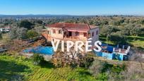 Außenansicht von Country house zum verkauf in Cáceres Capital mit Terrasse und Schwimmbad