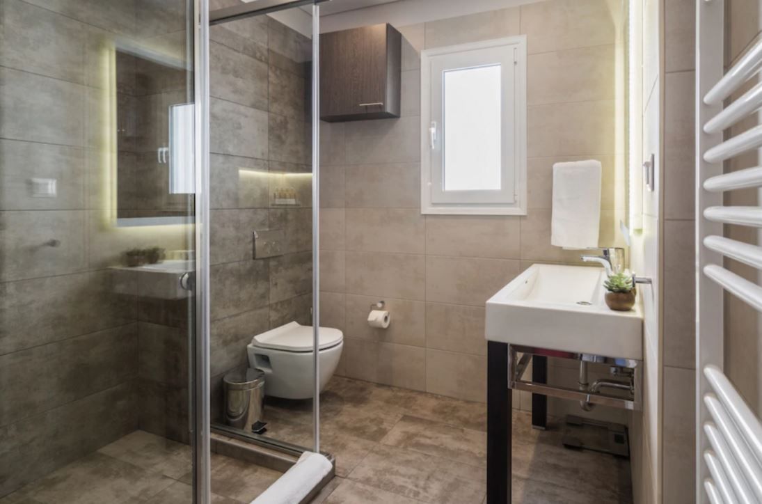Bathroom of Flat for rent in  Zaragoza Capital  with Air Conditioner, Furnished and TV
