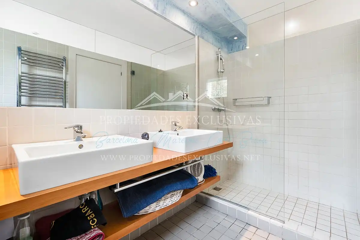 Badezimmer von Haus oder Chalet zum Verkauf in Alella mit Klimaanlage, Heizung und Privatgarten