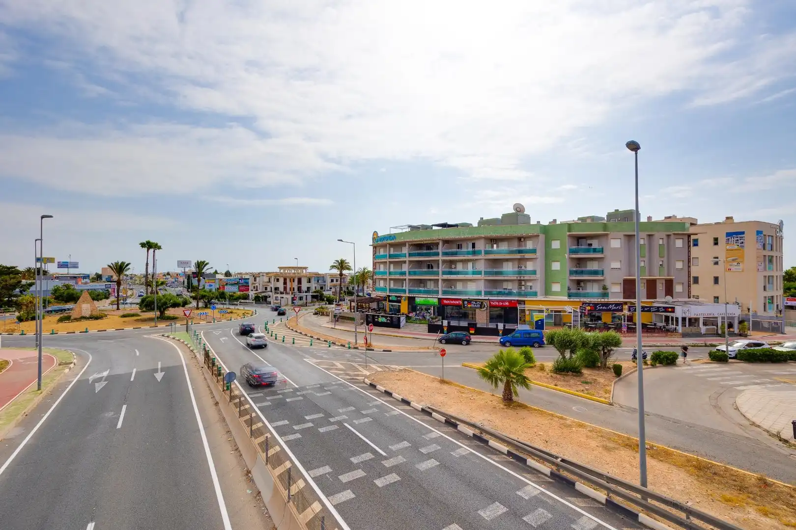 Vista exterior de Piso en venta en Orihuela con Aire acondicionado, Amueblado y Piscina comunitaria
