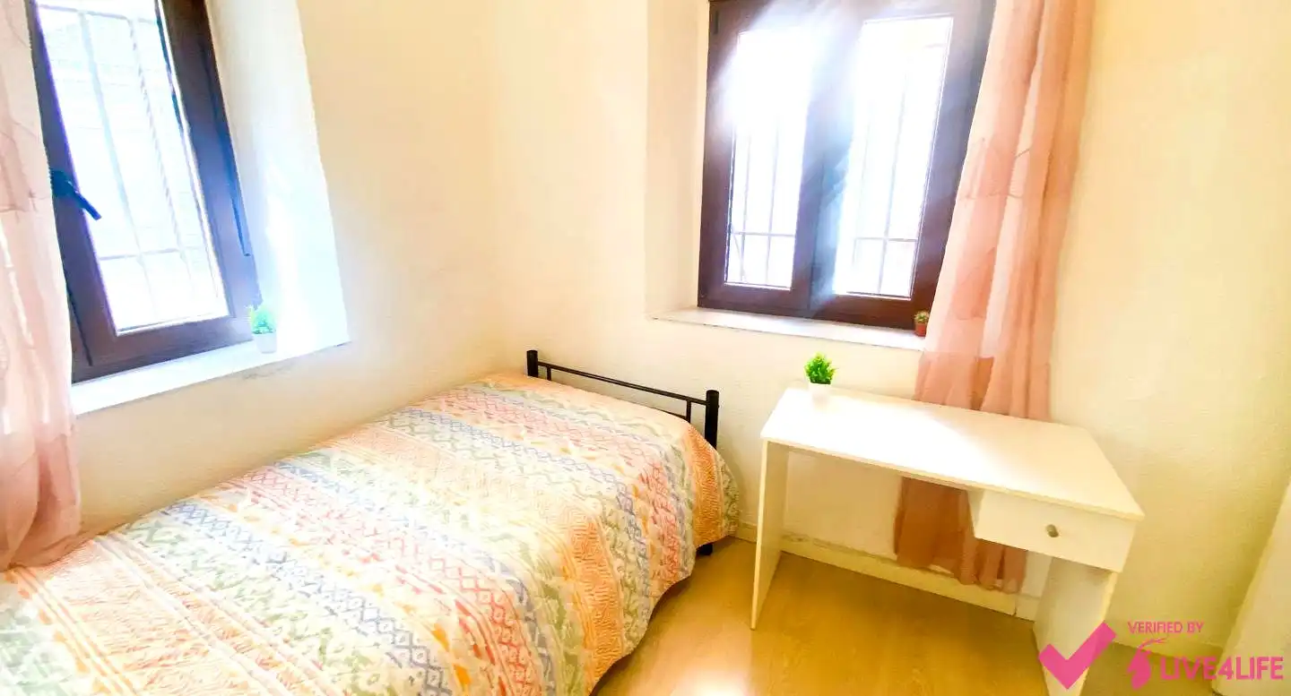 Dormitori de Planta baixa de lloguer en Granada amb Terrassa i Moblat