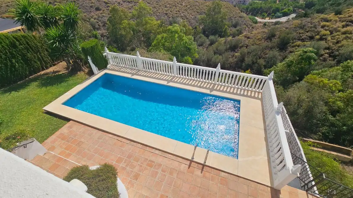 Piscina de Casa o chalet en venta en Mijas con Aire acondicionado, Calefacción y Jardín privado