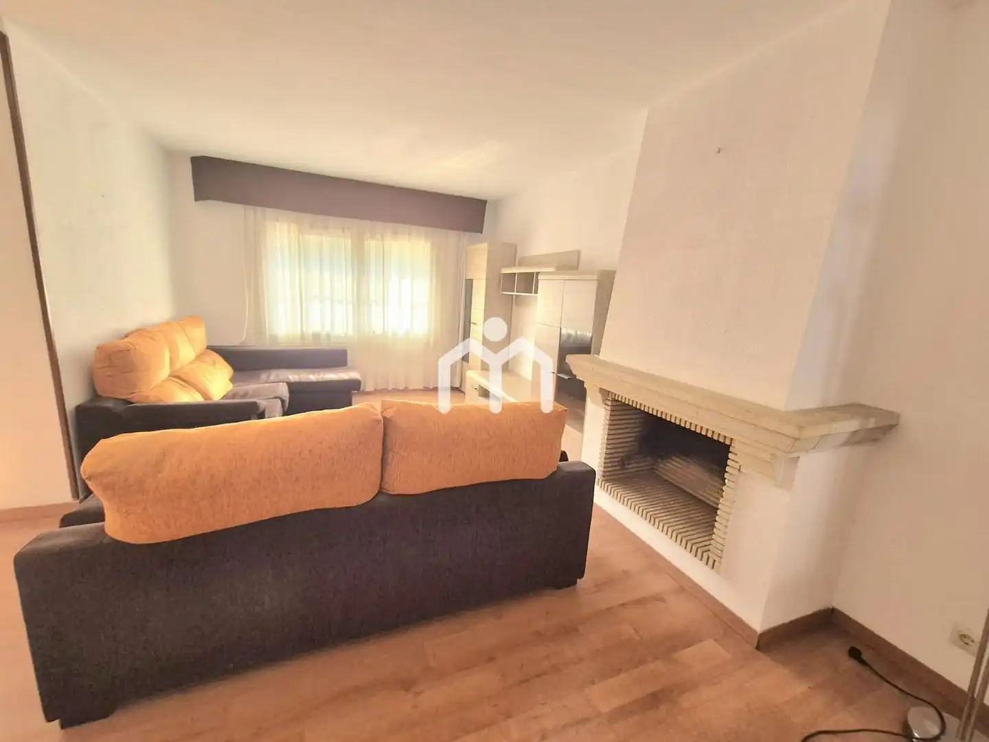 Sala de estar de Casa adosada en venta en Premià de Dalt con Calefacción, Parquet y Terraza