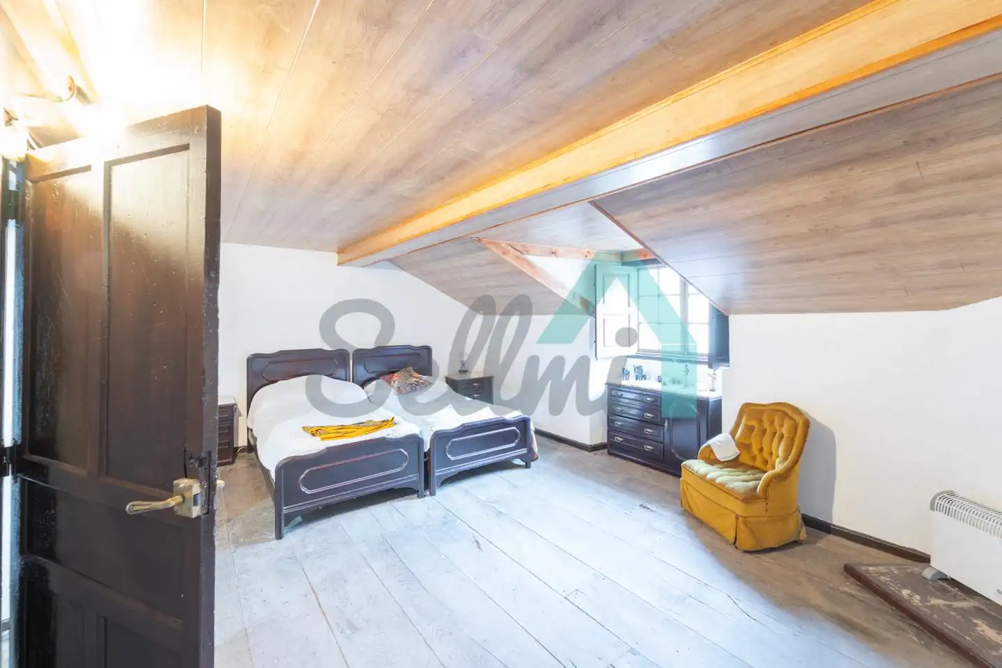 Habitación de Casa adosada en venta en Quirós con Parquet y Trastero
