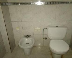 Bathroom of Flat for sale in Torreperogil