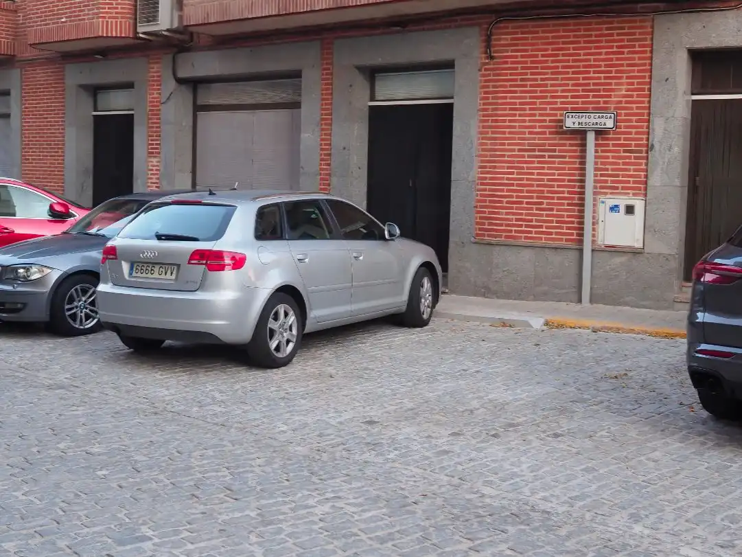Parkplatz von Geschaftsraum zum Verkauf in Cebreros mit Klimaanlage und Möbliert