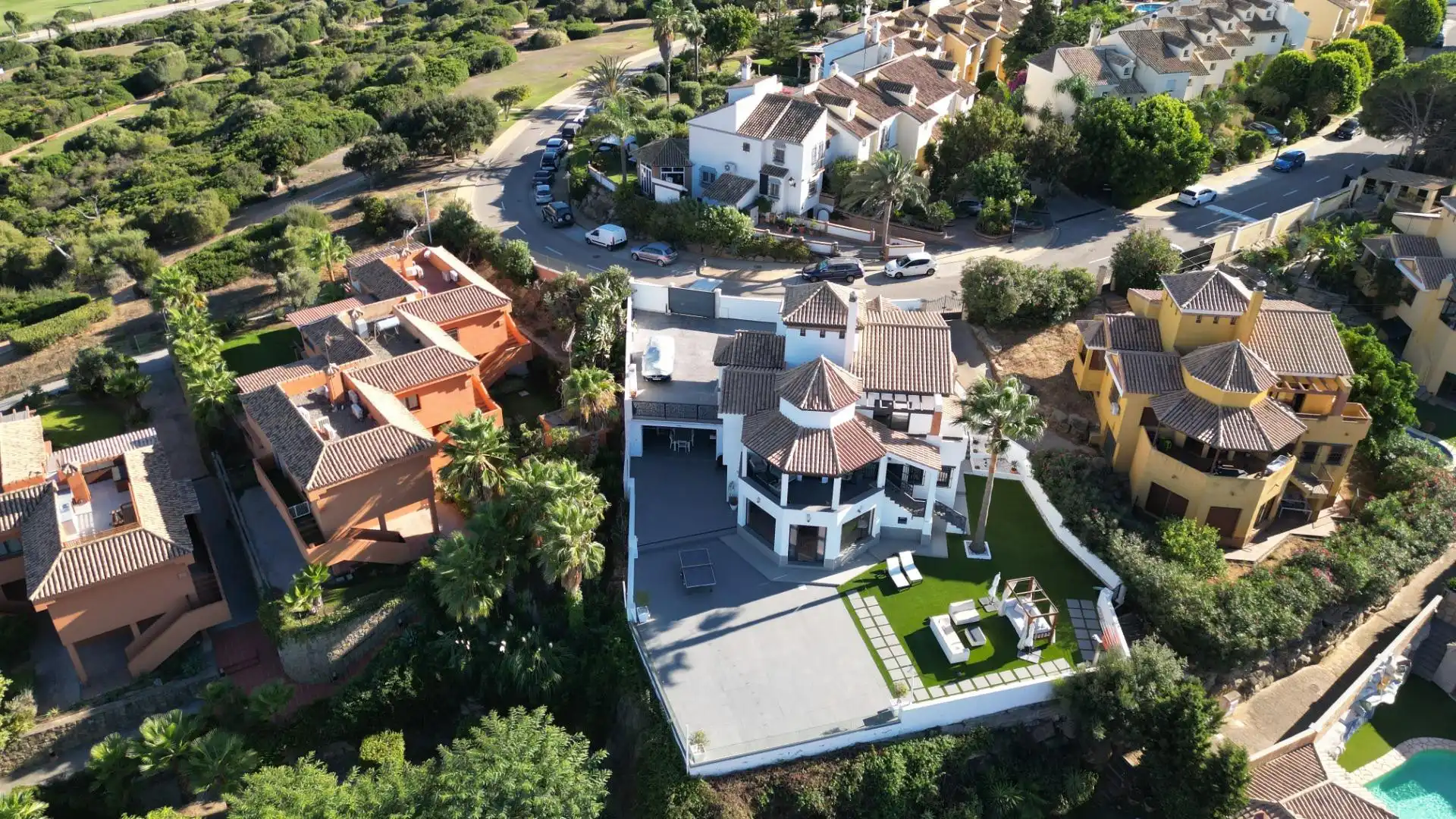 Vista exterior de Casa o chalet en venta en La Alcaidesa con Terraza, Trastero y Piscina